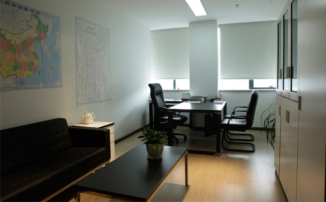 美高办公家具工程案例 经理室板式办公桌椅